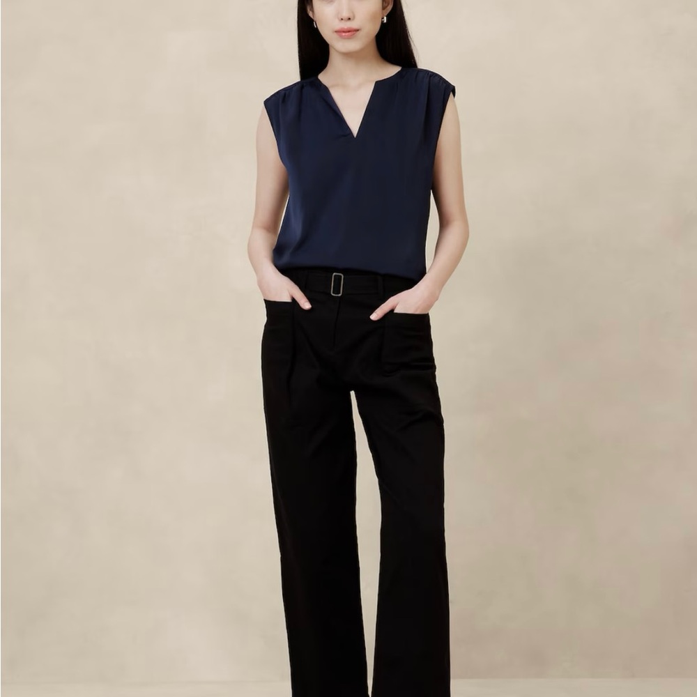 Banana Republic Factory Navy Sleeveless V-Neck Blouse